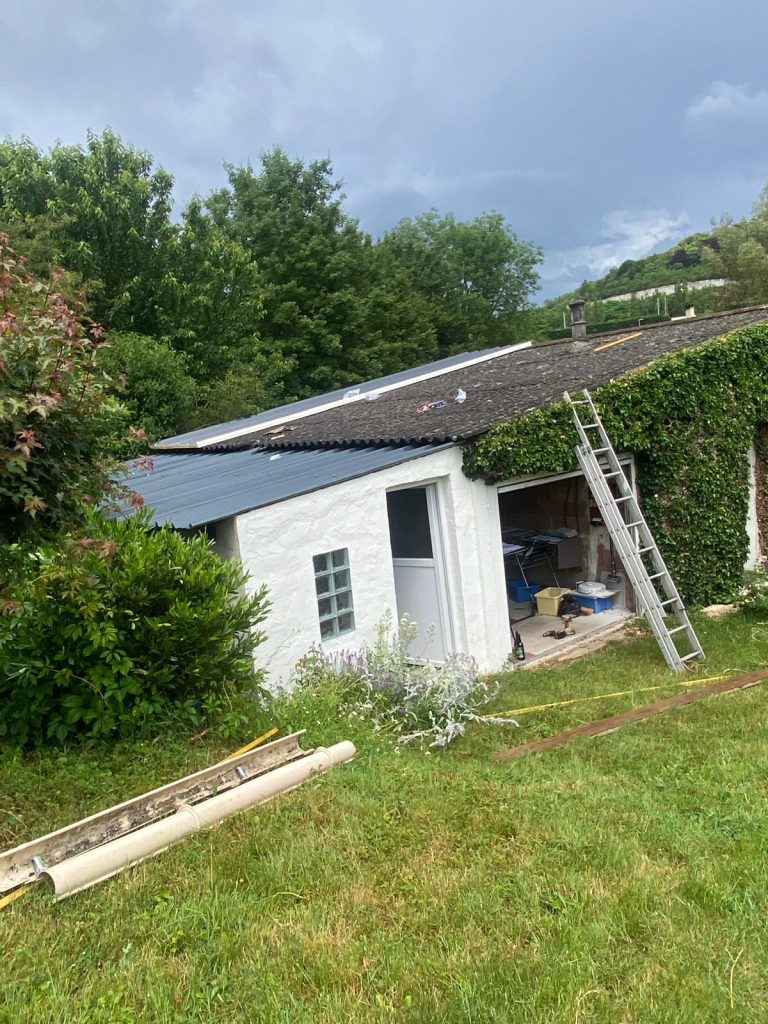 Couvreur Garennes-sur-Eure pour pose d'une toiture neuve en bac acier