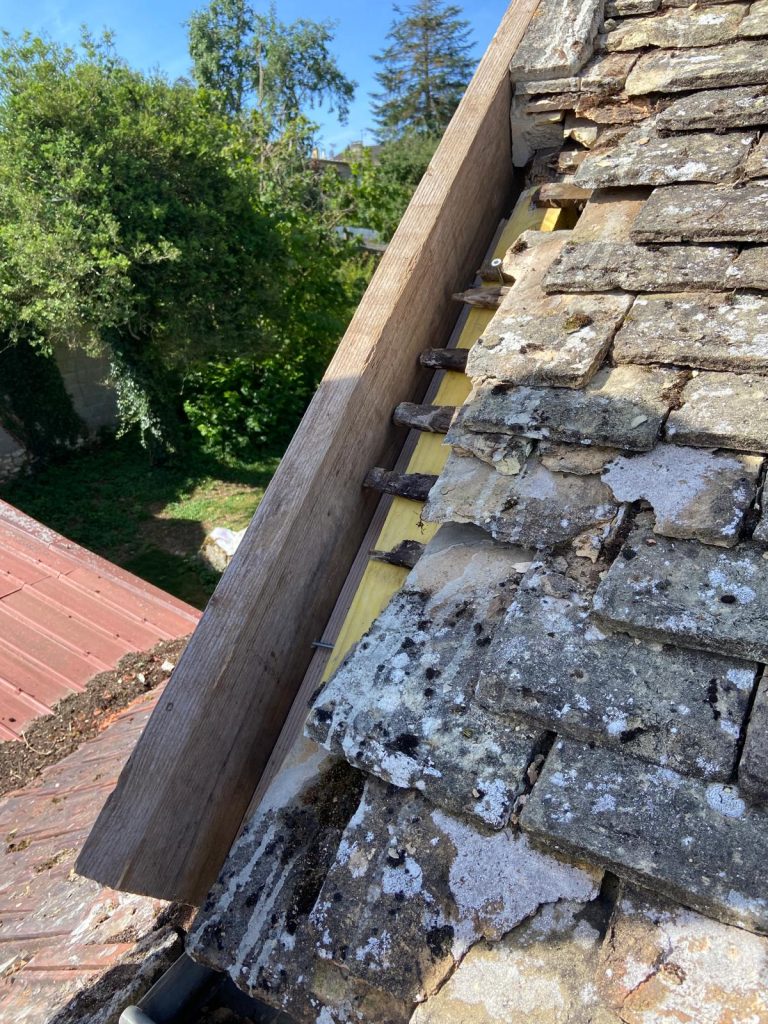 couvreur à Mantes-la-Jolie pour réaliser une Réfection de rives maçonnées à Magnanville