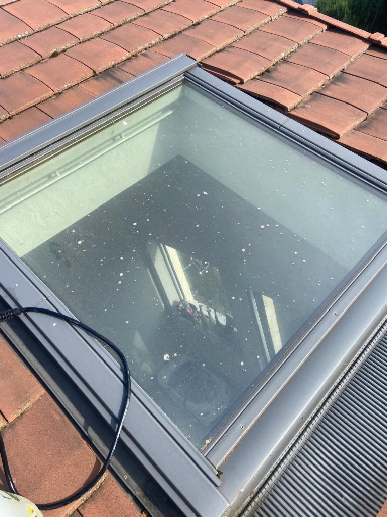couvreur à Mantes-la-Jolie pour pose de vélux à Follaiville-Dennemont