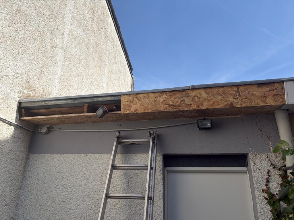 Rénovation et habillage de toiture à Breuil-Bois-Robert : réfection d’un bandeau de toiture