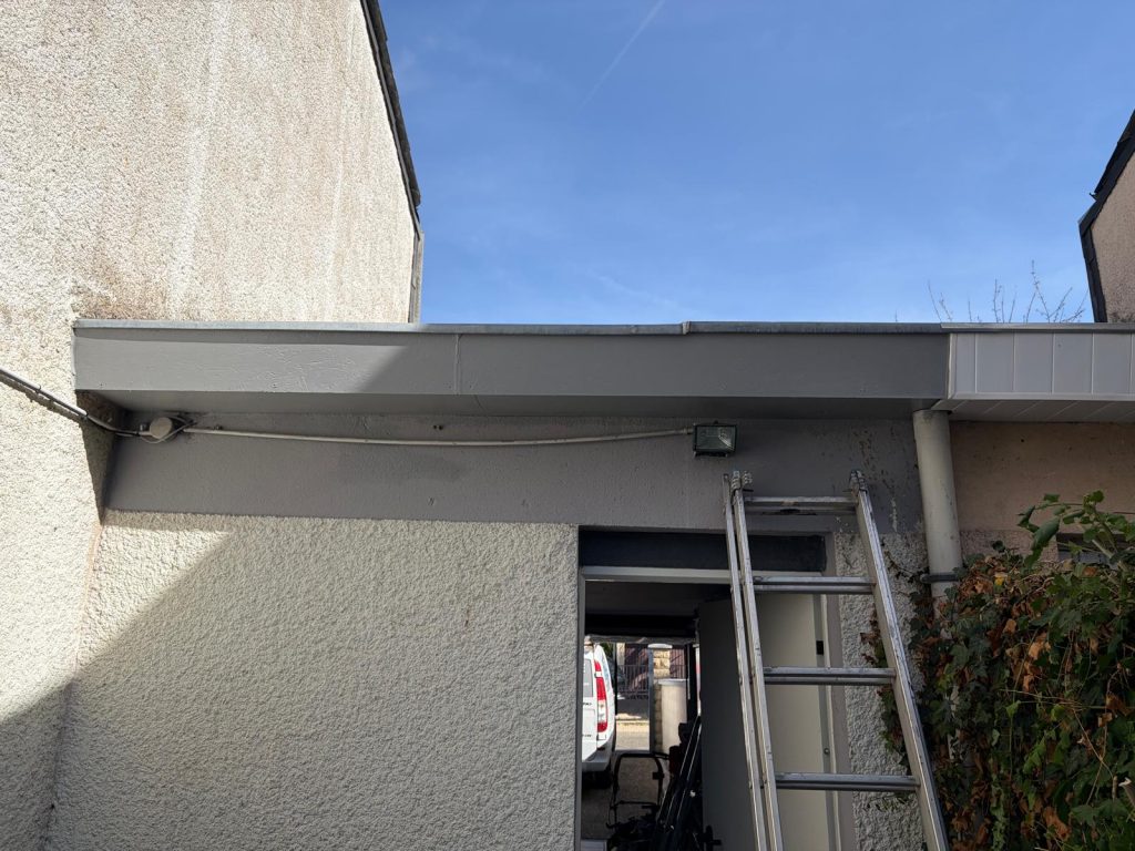 Rénovation et habillage de toiture à Breuil-Bois-Robert réfection d’un bandeau de toiture (3)